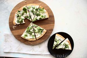 Simple Naked pizza with cauliflower crust
